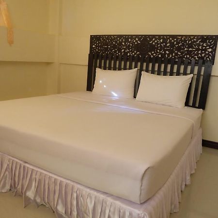 J-Safe Guesthouse Sukhothai Eksteriør billede