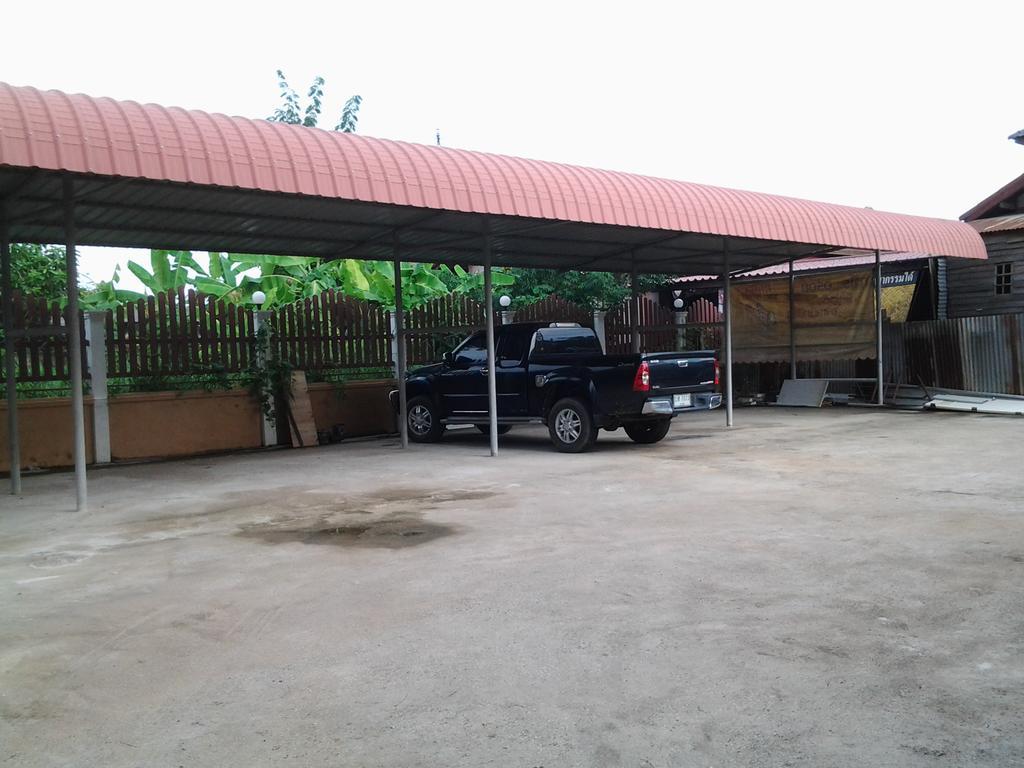 J-Safe Guesthouse Sukhothai Eksteriør billede