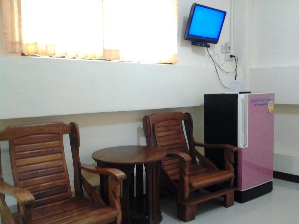 J-Safe Guesthouse Sukhothai Eksteriør billede