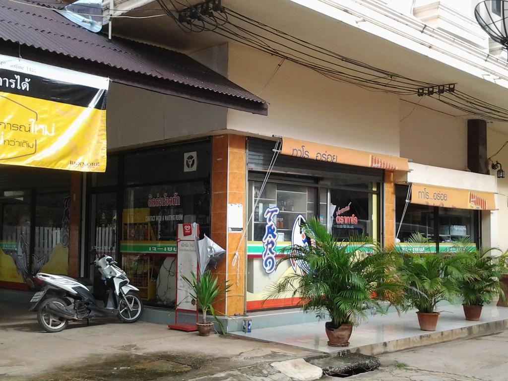 J-Safe Guesthouse Sukhothai Eksteriør billede