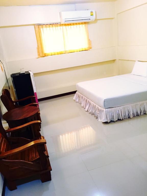 J-Safe Guesthouse Sukhothai Eksteriør billede