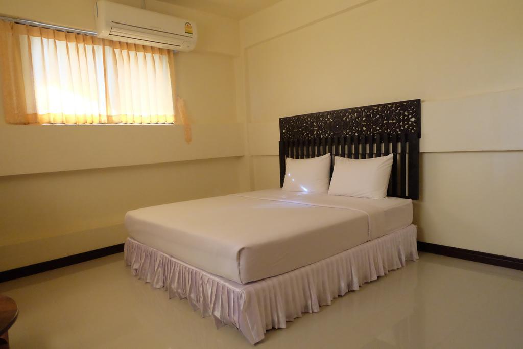J-Safe Guesthouse Sukhothai Eksteriør billede