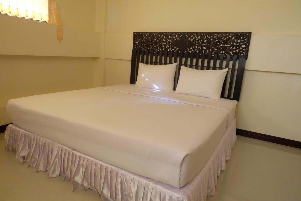 J-Safe Guesthouse Sukhothai Eksteriør billede