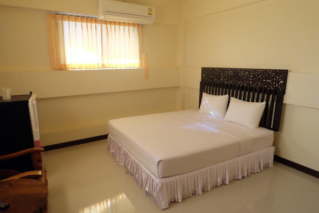 J-Safe Guesthouse Sukhothai Eksteriør billede