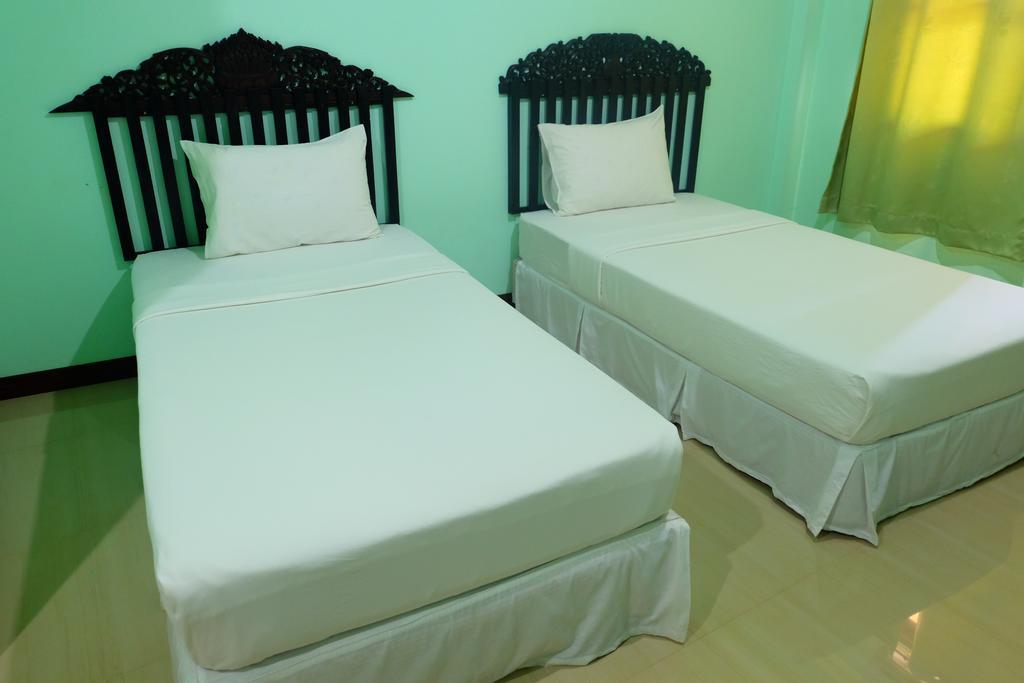 J-Safe Guesthouse Sukhothai Eksteriør billede