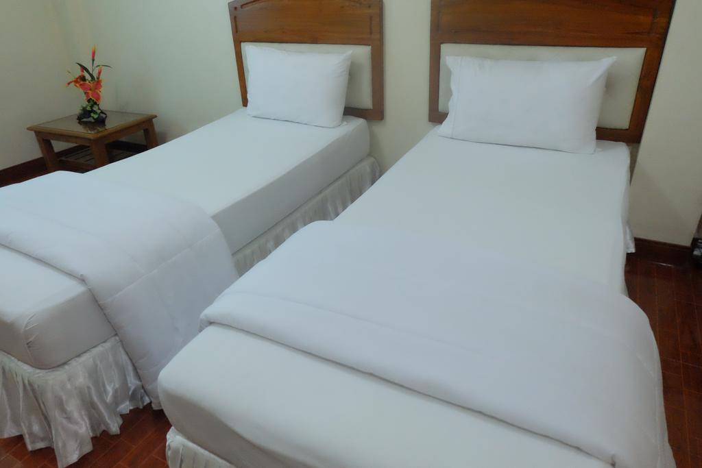 J-Safe Guesthouse Sukhothai Eksteriør billede