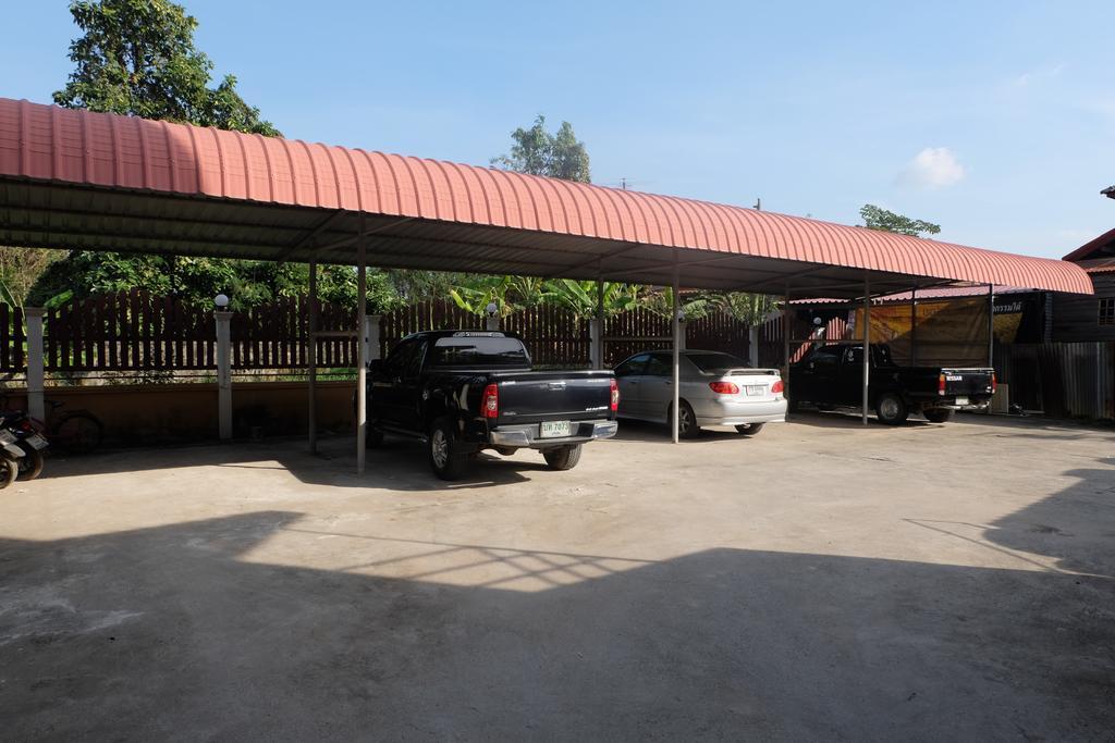 J-Safe Guesthouse Sukhothai Eksteriør billede