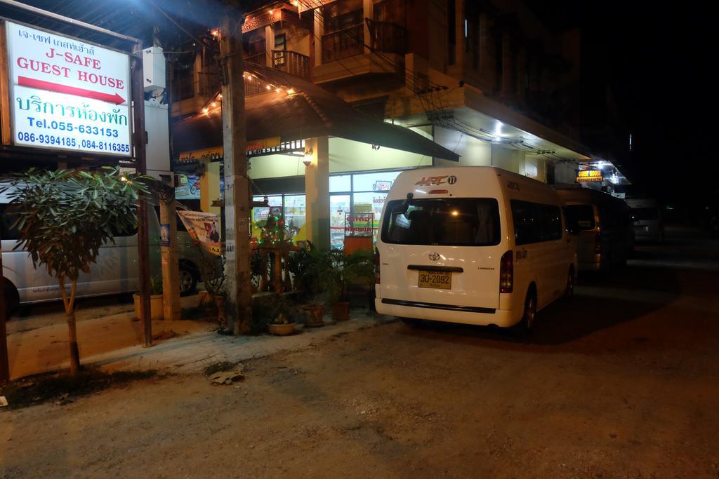 J-Safe Guesthouse Sukhothai Eksteriør billede