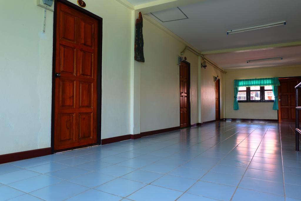 J-Safe Guesthouse Sukhothai Eksteriør billede
