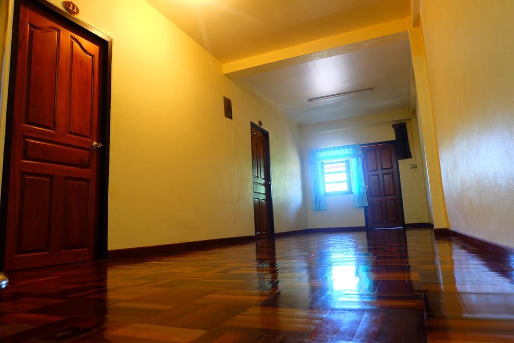 J-Safe Guesthouse Sukhothai Eksteriør billede