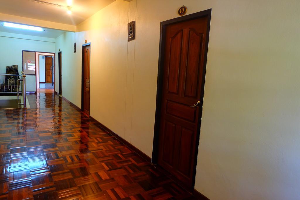 J-Safe Guesthouse Sukhothai Eksteriør billede