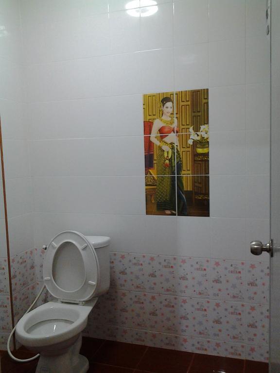 J-Safe Guesthouse Sukhothai Eksteriør billede